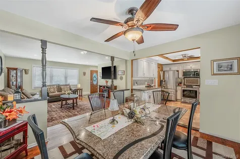 201 Oakland Avenue Deer Park NY 11729