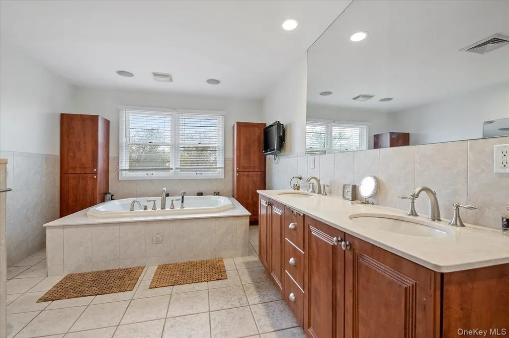 3476 Colony Drive Baldwin Harbor NY 11510