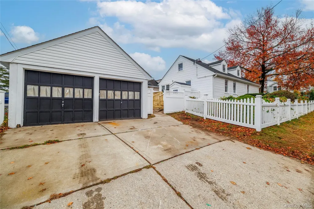 801 Park Avenue Westbury NY 11590