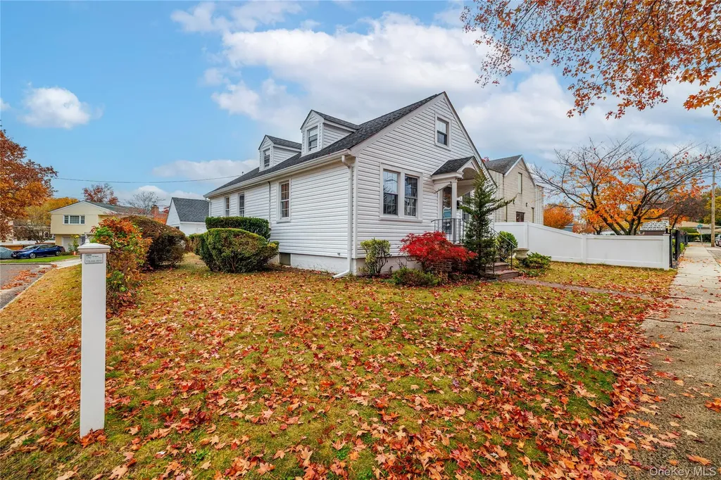 801 Park Avenue Westbury NY 11590
