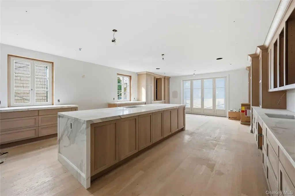 156 Harborview S Lawrence NY 11559
