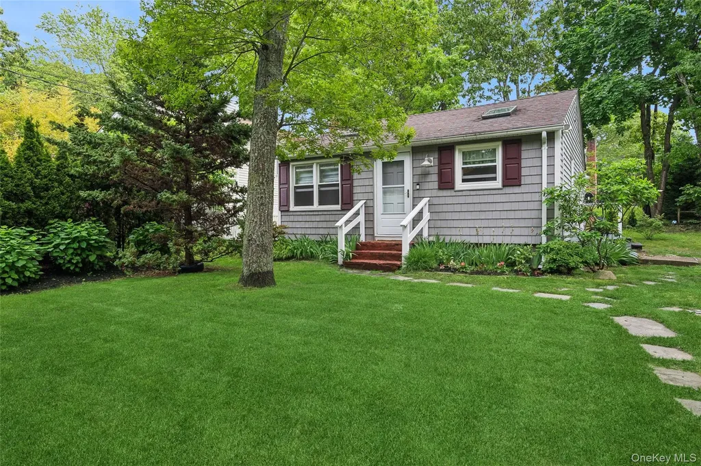 11 Shell Road Hampton Bays NY 11946