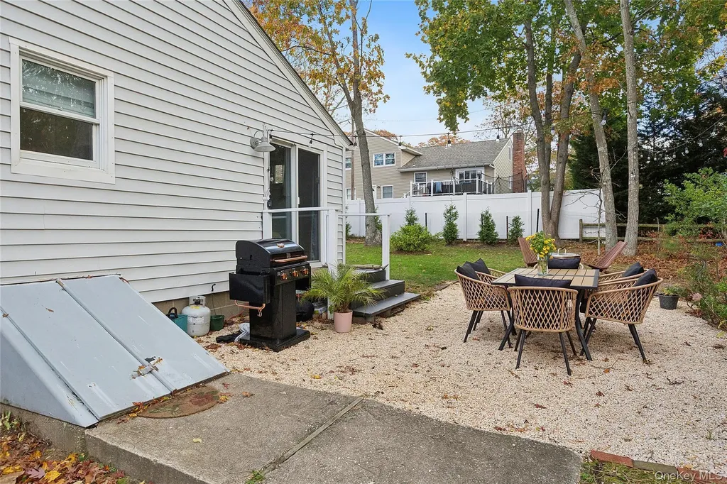 11 Shell Road Hampton Bays NY 11946