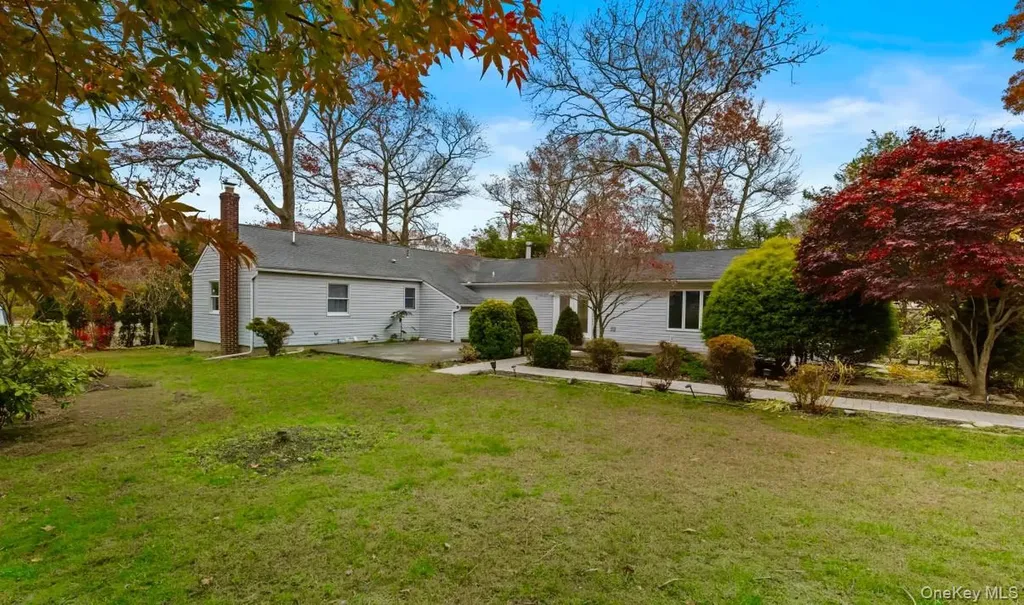 37 Pond Lane Ridge NY 11961