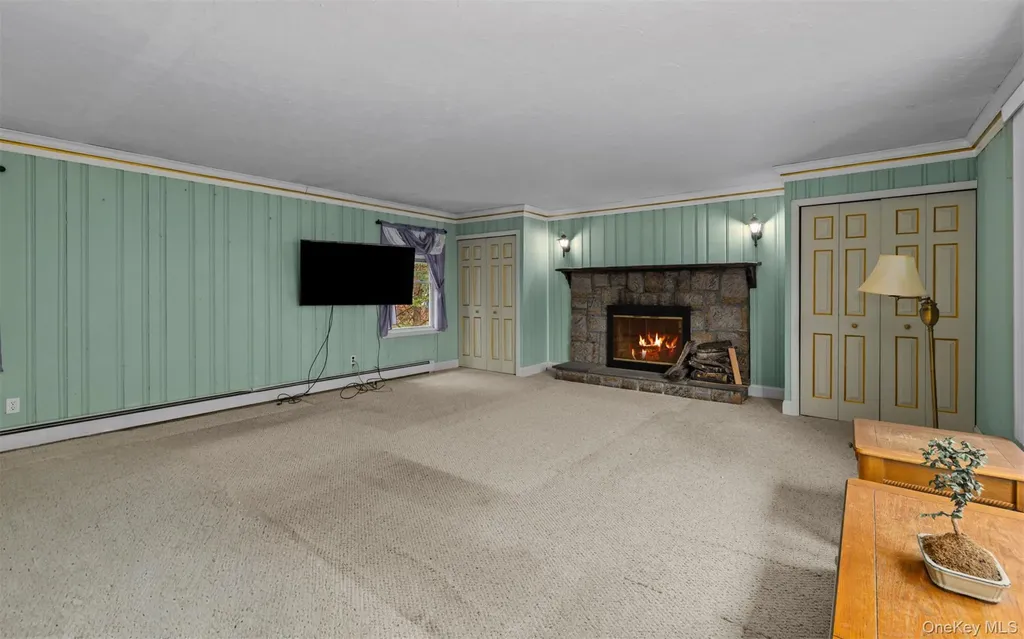 37 Pond Lane Ridge NY 11961