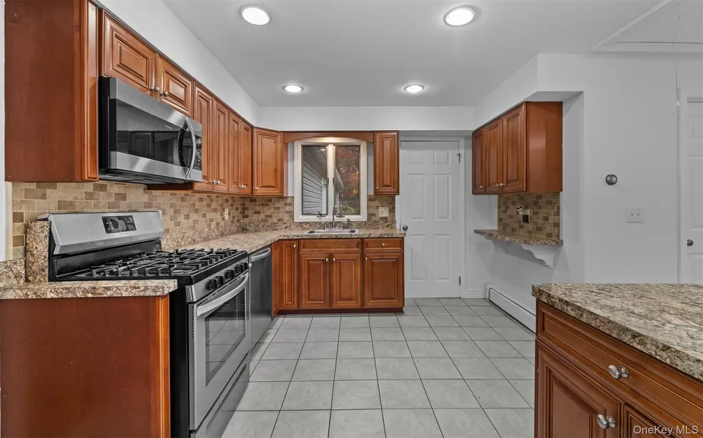37 Pond Lane Ridge NY 11961