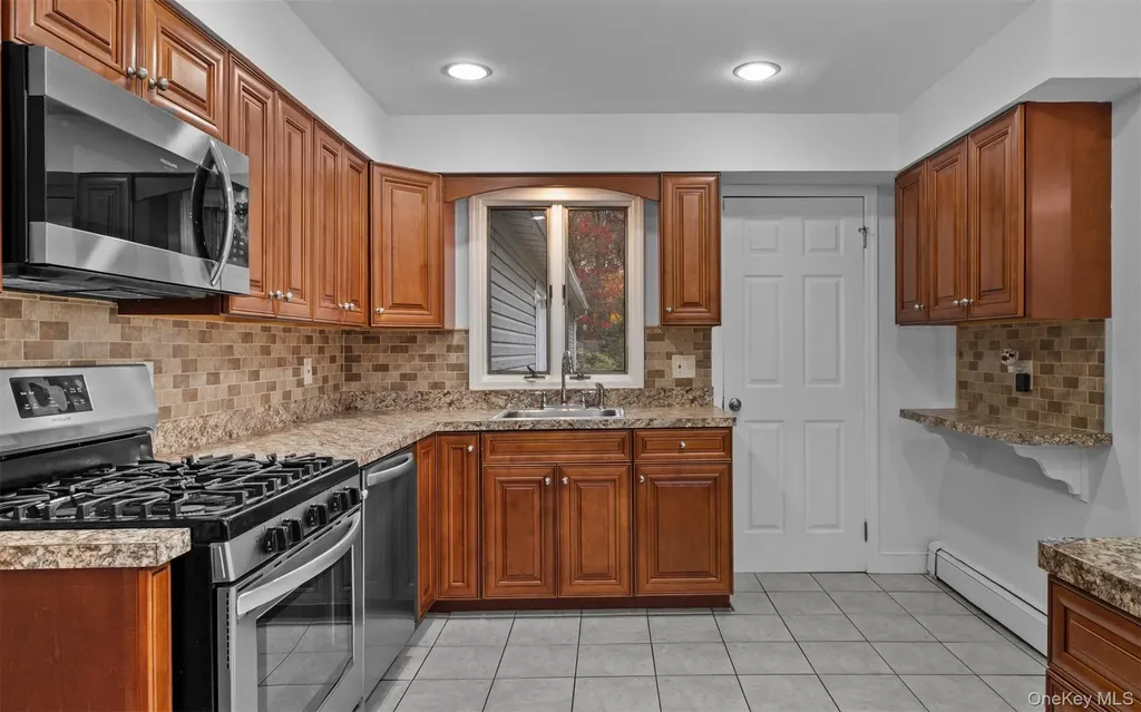 37 Pond Lane Ridge NY 11961