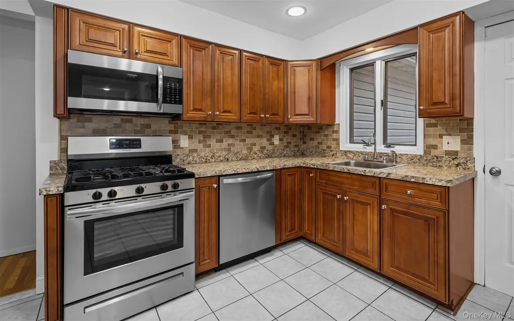 37 Pond Lane Ridge NY 11961