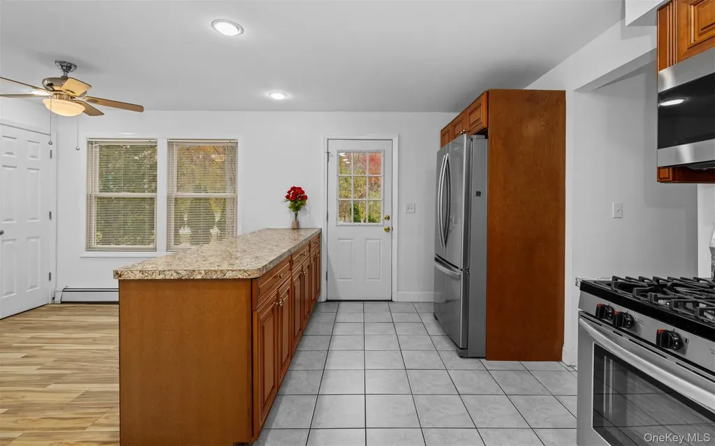 37 Pond Lane Ridge NY 11961