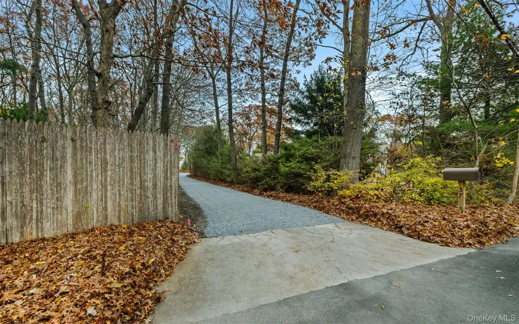 37 Pond Lane Ridge NY 11961