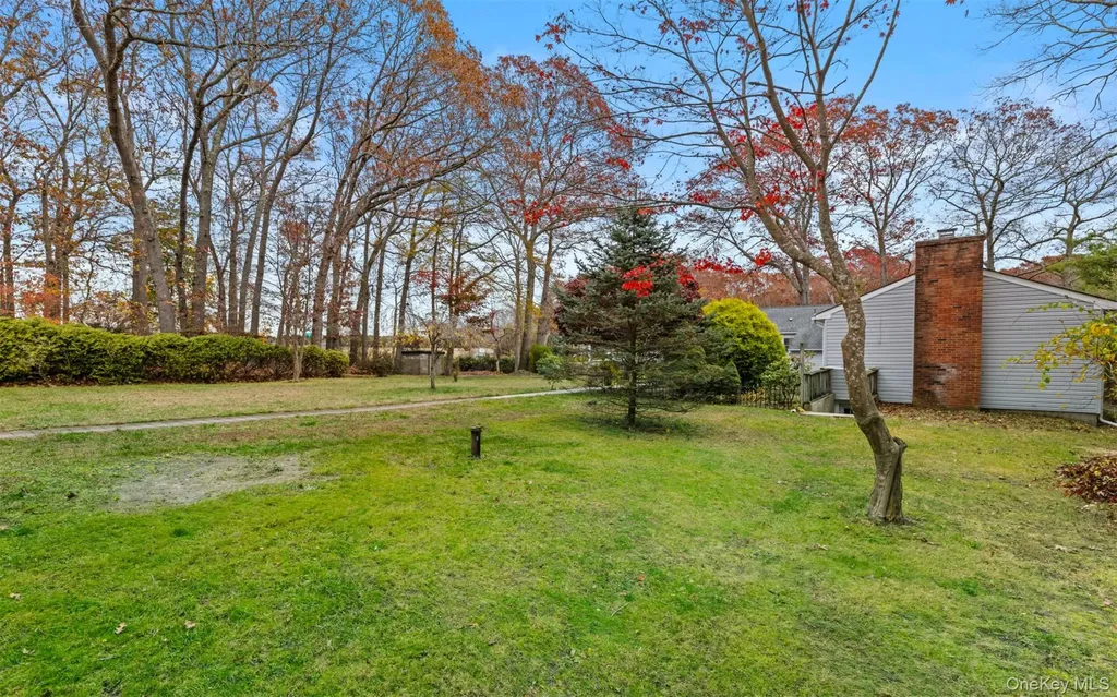 37 Pond Lane Ridge NY 11961