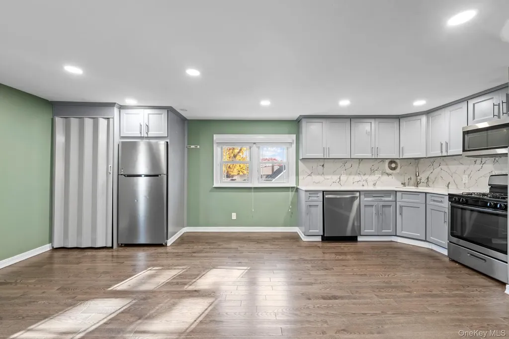 205 E John Street Lindenhurst NY 11757
