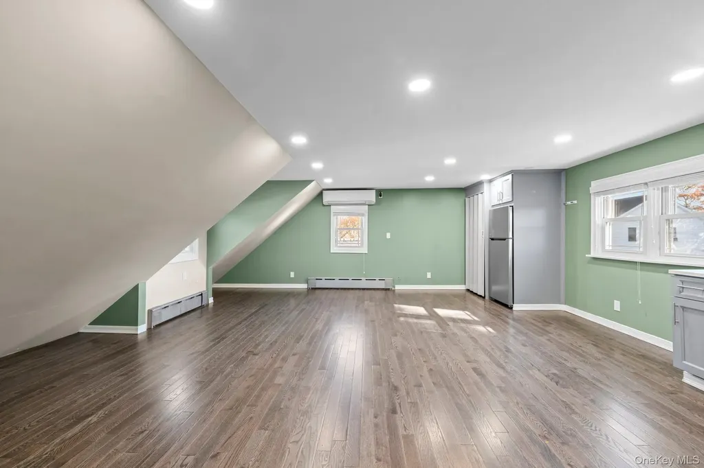 205 E John Street Lindenhurst NY 11757