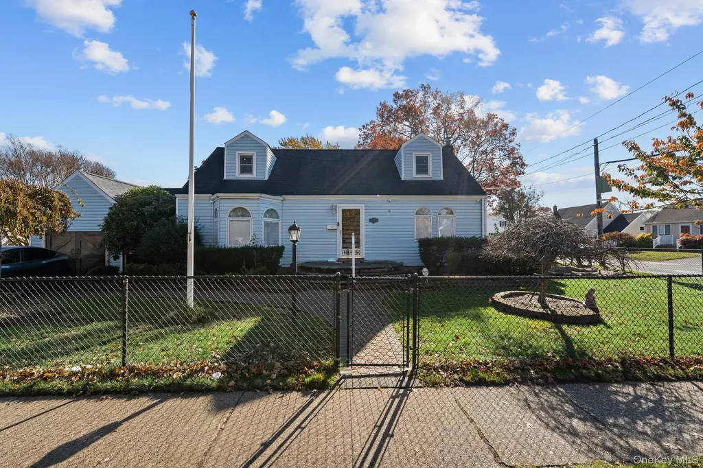 205 E John Street Lindenhurst NY 11757