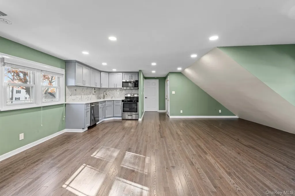 205 E John Street Lindenhurst NY 11757