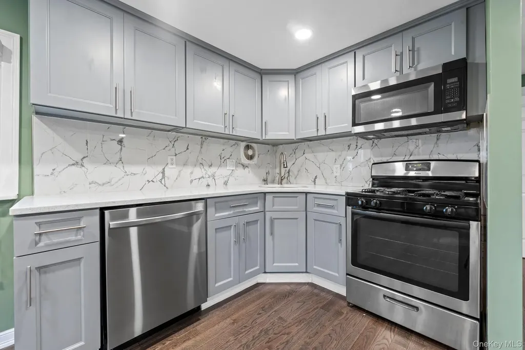 205 E John Street Lindenhurst NY 11757