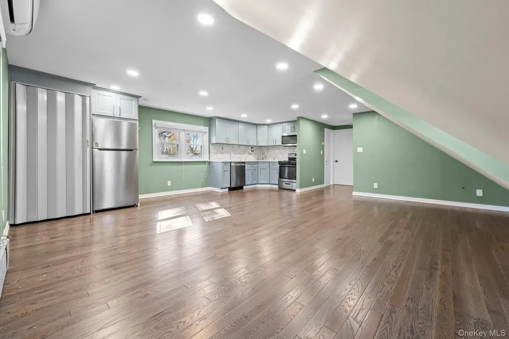 205 E John Street Lindenhurst NY 11757