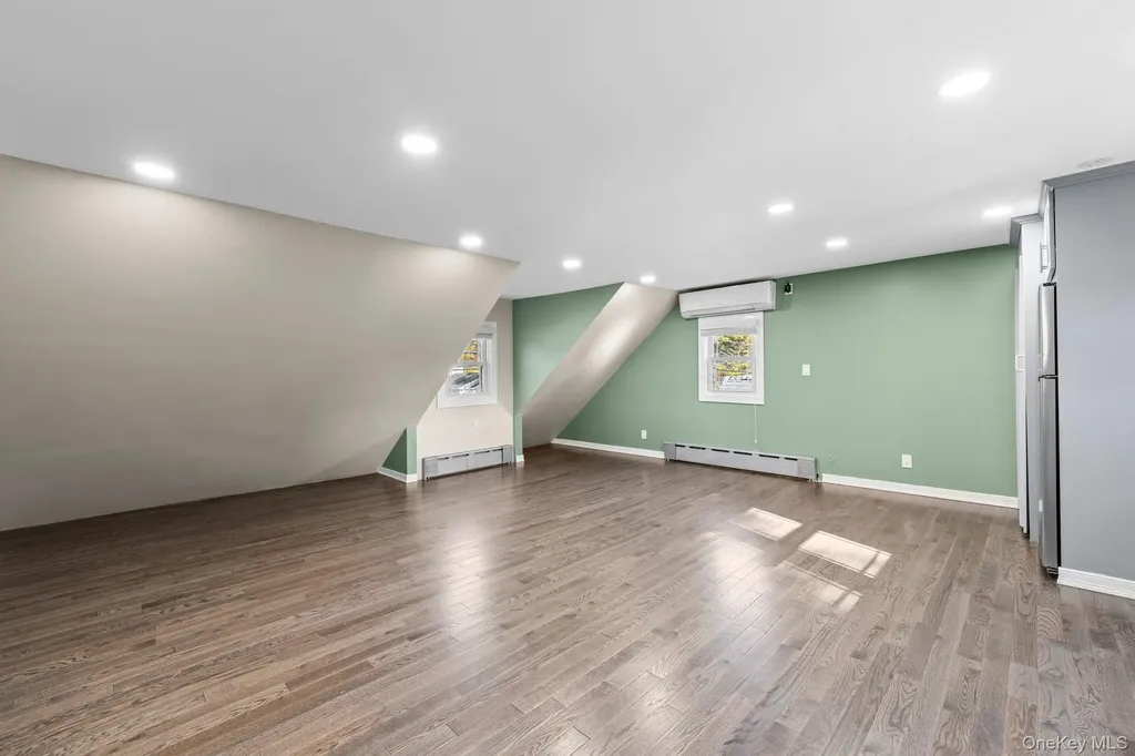 205 E John Street Lindenhurst NY 11757