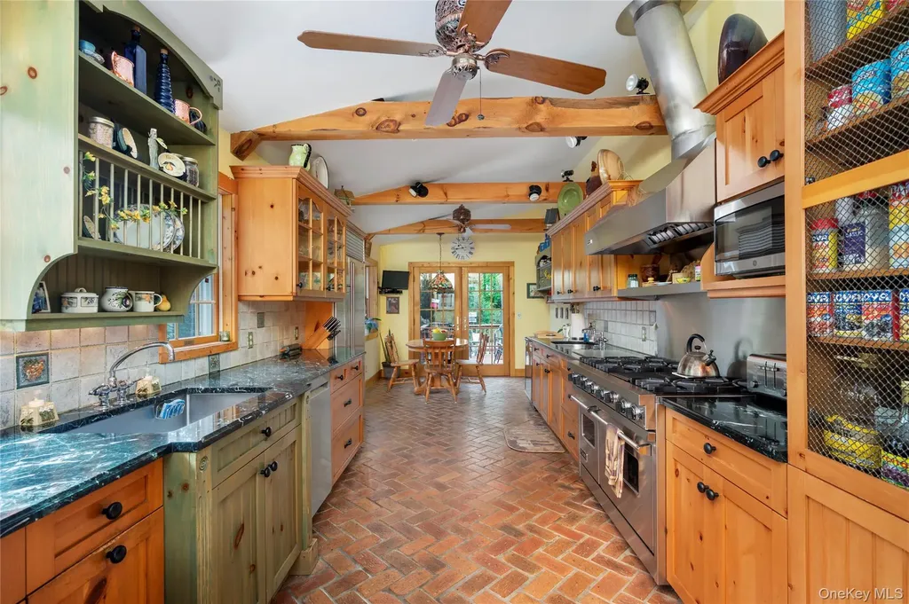 32 Hicks Lane Old Westbury NY 11568