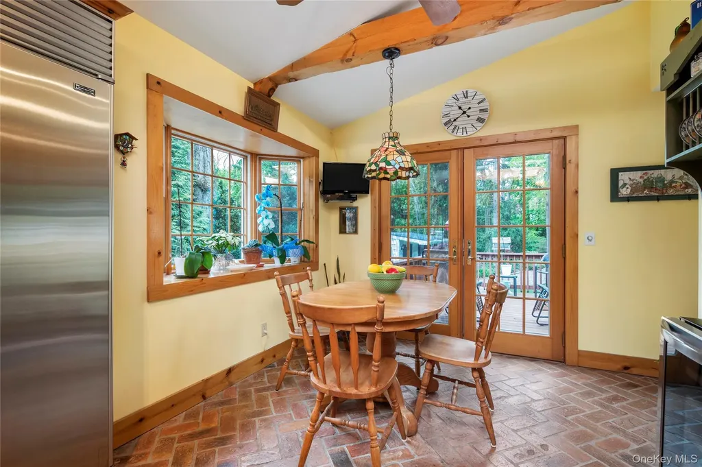 32 Hicks Lane Old Westbury NY 11568