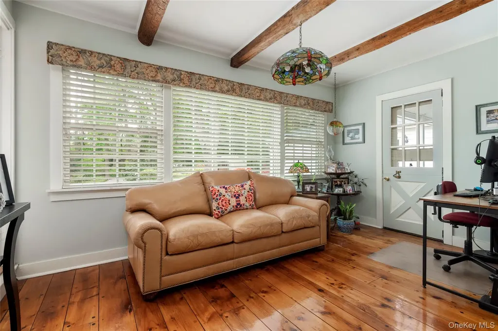32 Hicks Lane Old Westbury NY 11568