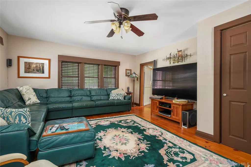 32 Hicks Lane Old Westbury NY 11568