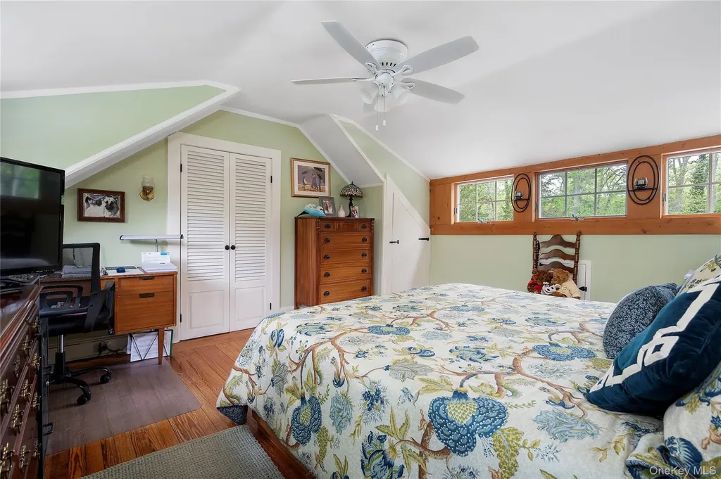32 Hicks Lane Old Westbury NY 11568