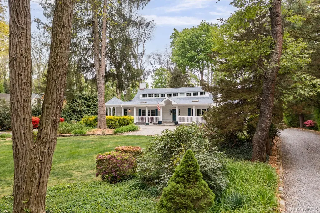 32 Hicks Lane Old Westbury NY 11568
