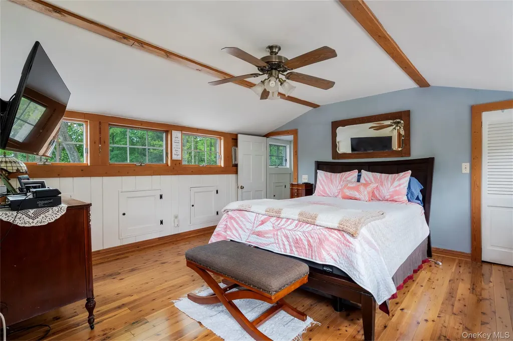32 Hicks Lane Old Westbury NY 11568