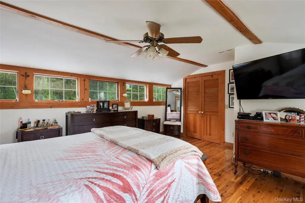 32 Hicks Lane Old Westbury NY 11568