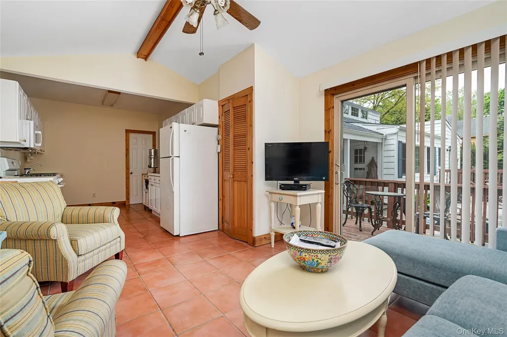 32 Hicks Lane Old Westbury NY 11568