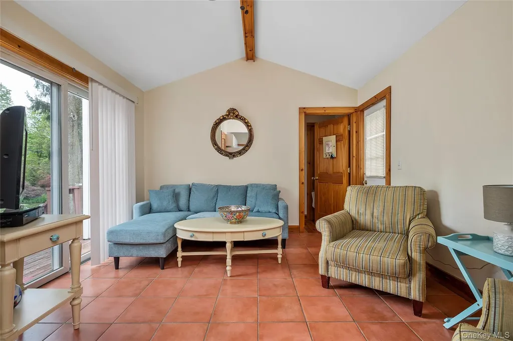 32 Hicks Lane Old Westbury NY 11568