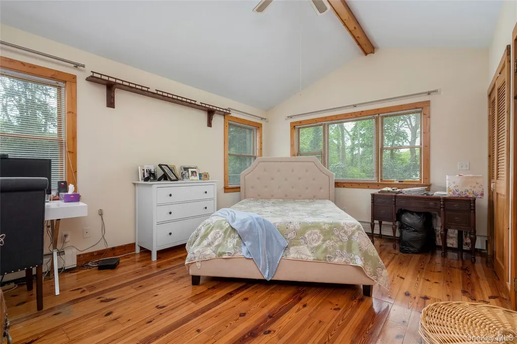 32 Hicks Lane Old Westbury NY 11568