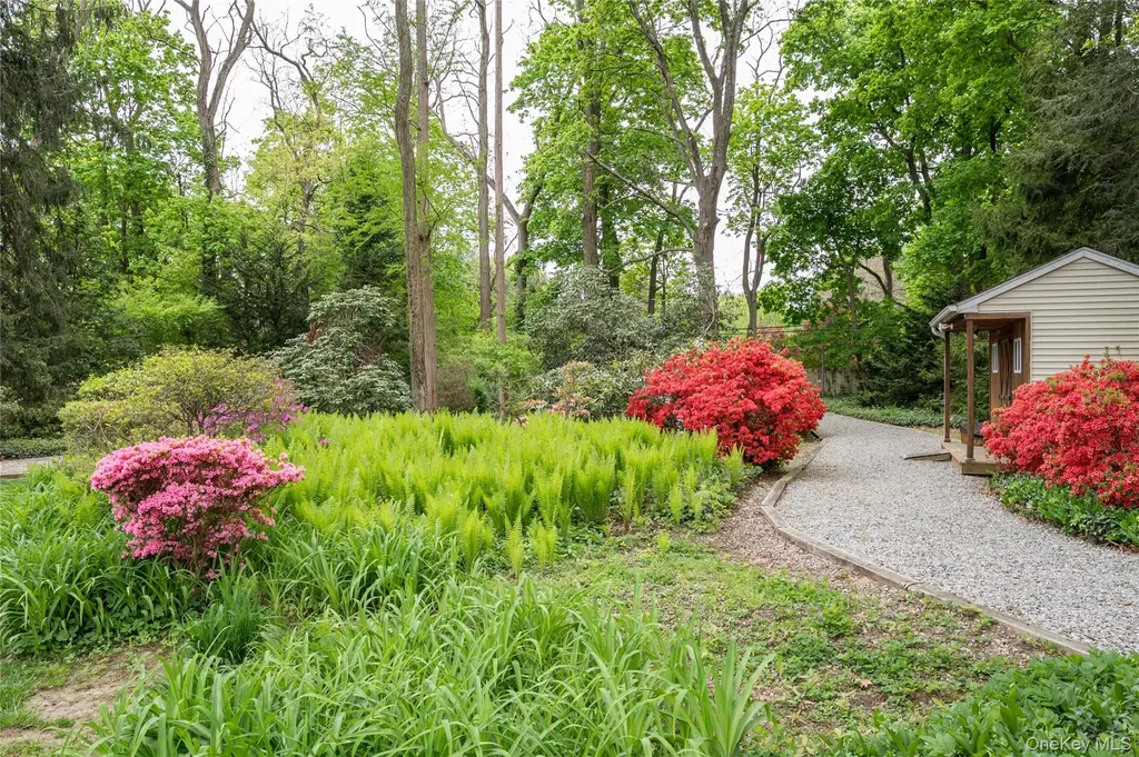 32 Hicks Lane Old Westbury NY 11568