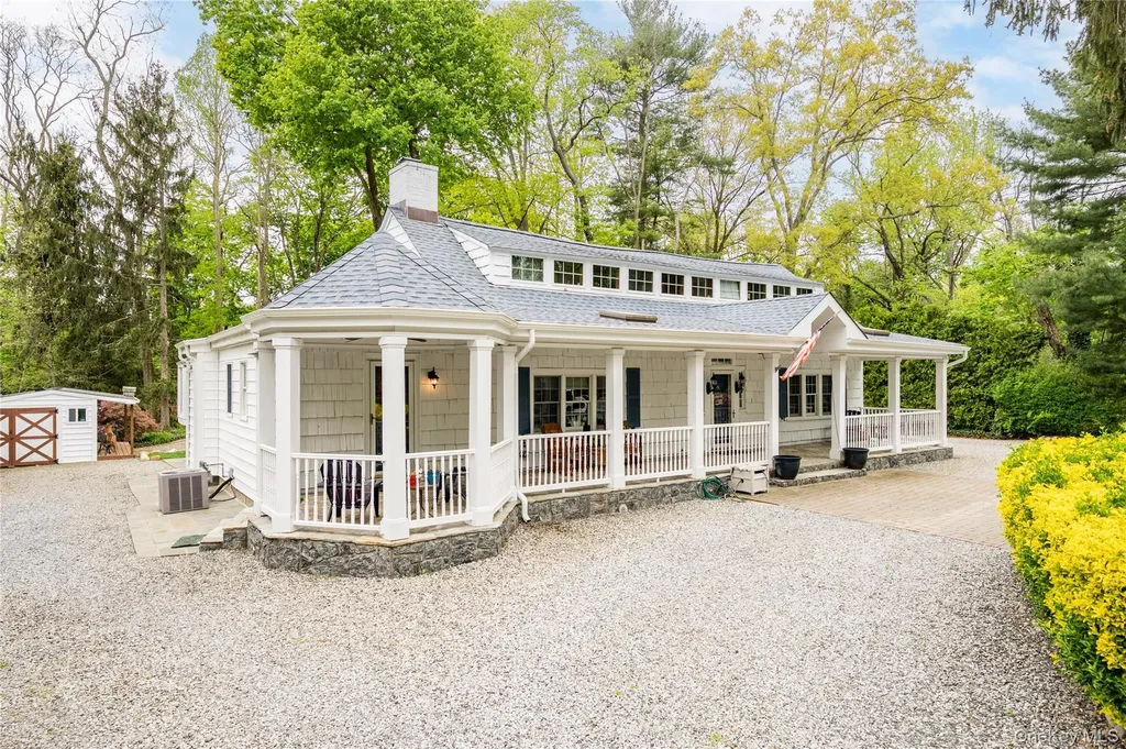 32 Hicks Lane Old Westbury NY 11568