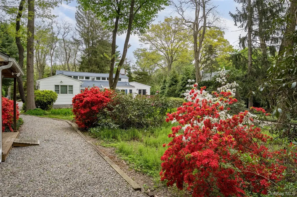 32 Hicks Lane Old Westbury NY 11568