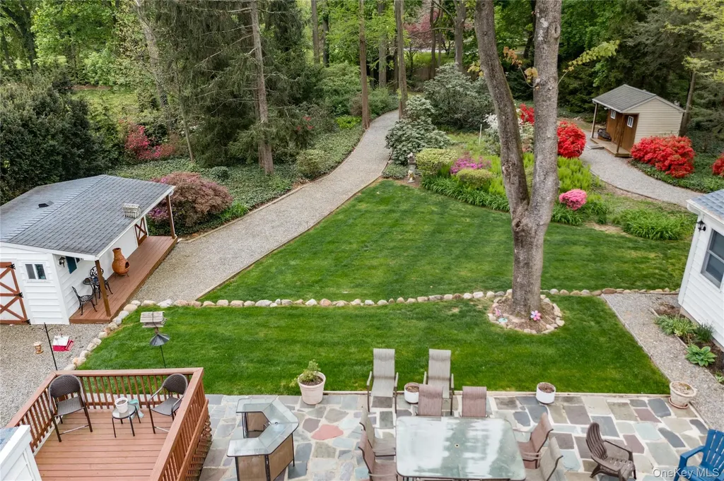 32 Hicks Lane Old Westbury NY 11568