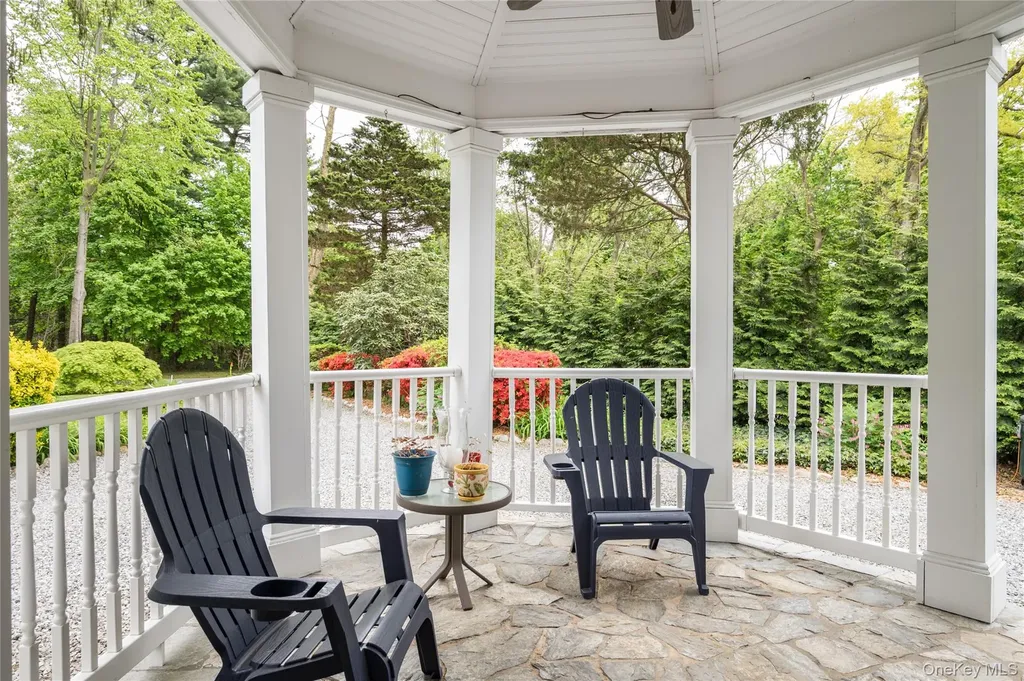 32 Hicks Lane Old Westbury NY 11568