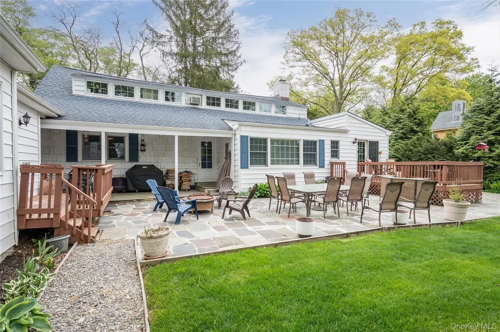 32 Hicks Lane Old Westbury NY 11568