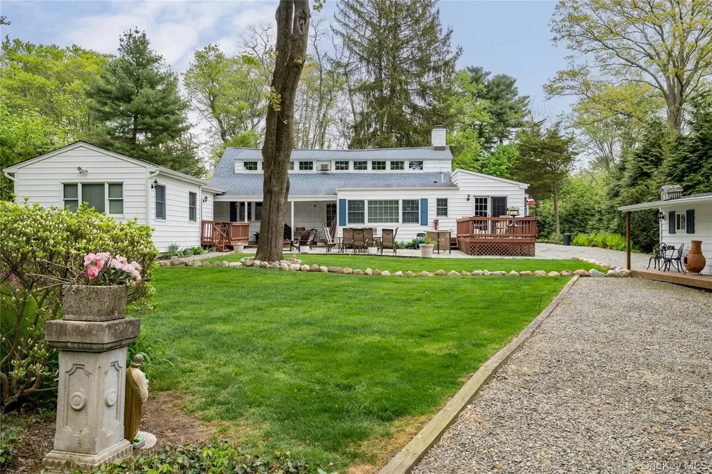 32 Hicks Lane Old Westbury NY 11568