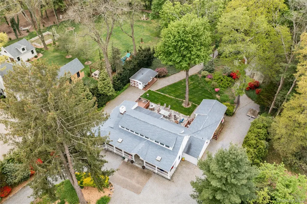 32 Hicks Lane Old Westbury NY 11568
