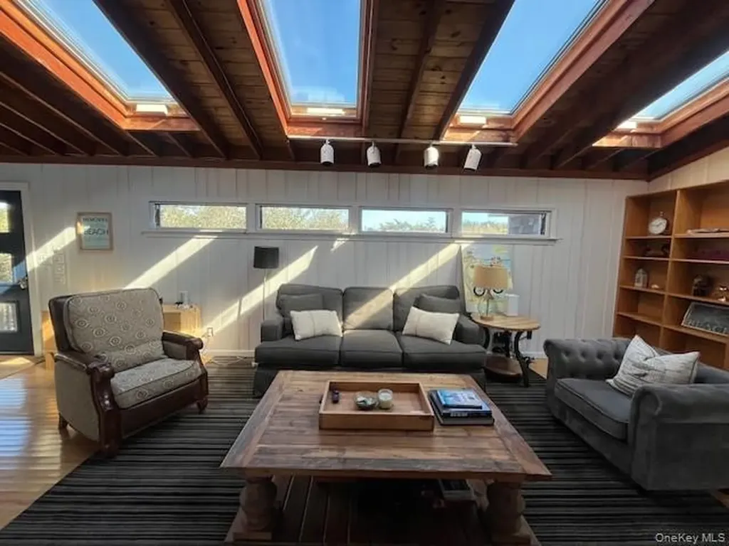 35 Sloop Walk Summer Club NY 11706