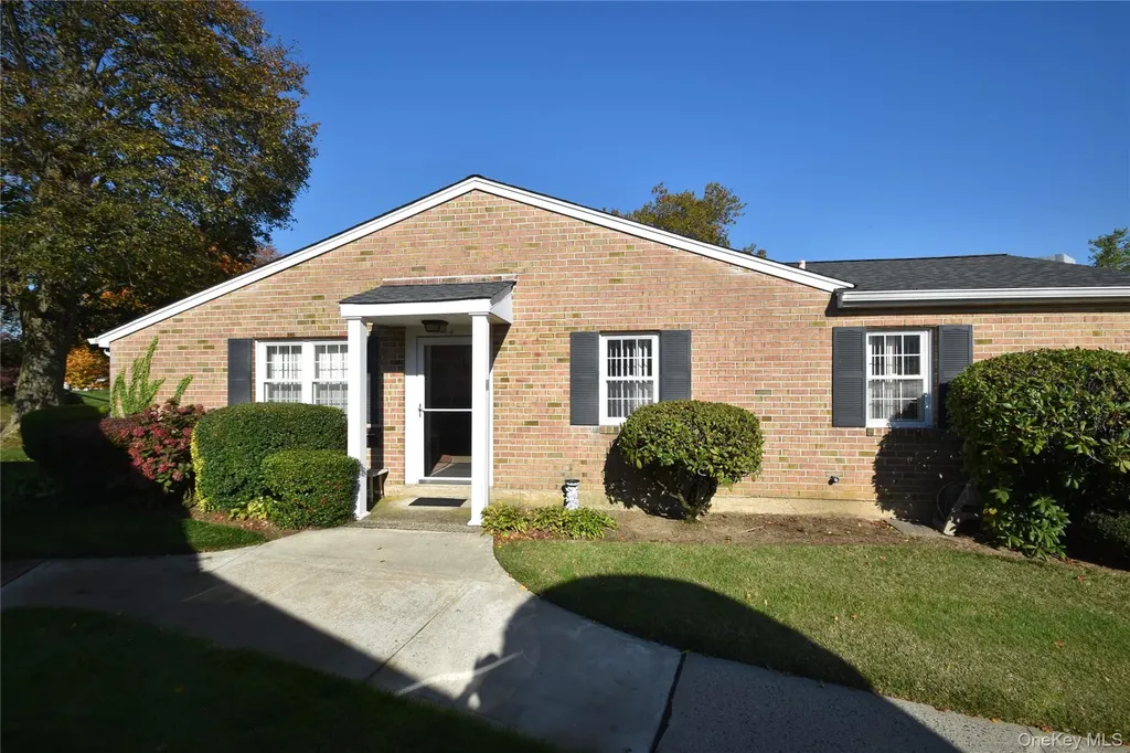 44 Harbor Road N Amityville NY 11701