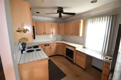 44 Harbor Road N Amityville NY 11701