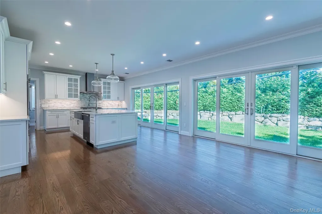15 Grenfell Drive Great Neck NY 11020