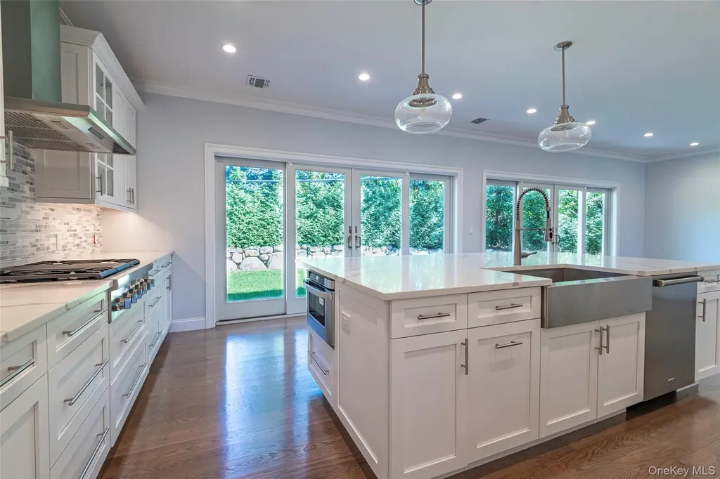 15 Grenfell Drive Great Neck NY 11020