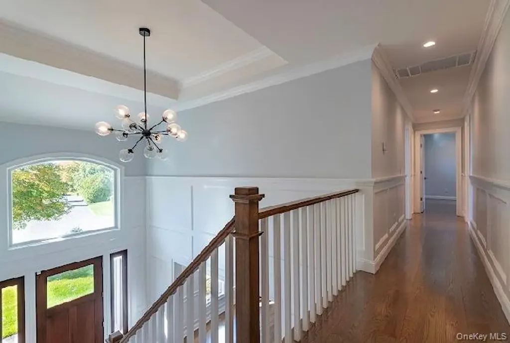 15 Grenfell Drive Great Neck NY 11020