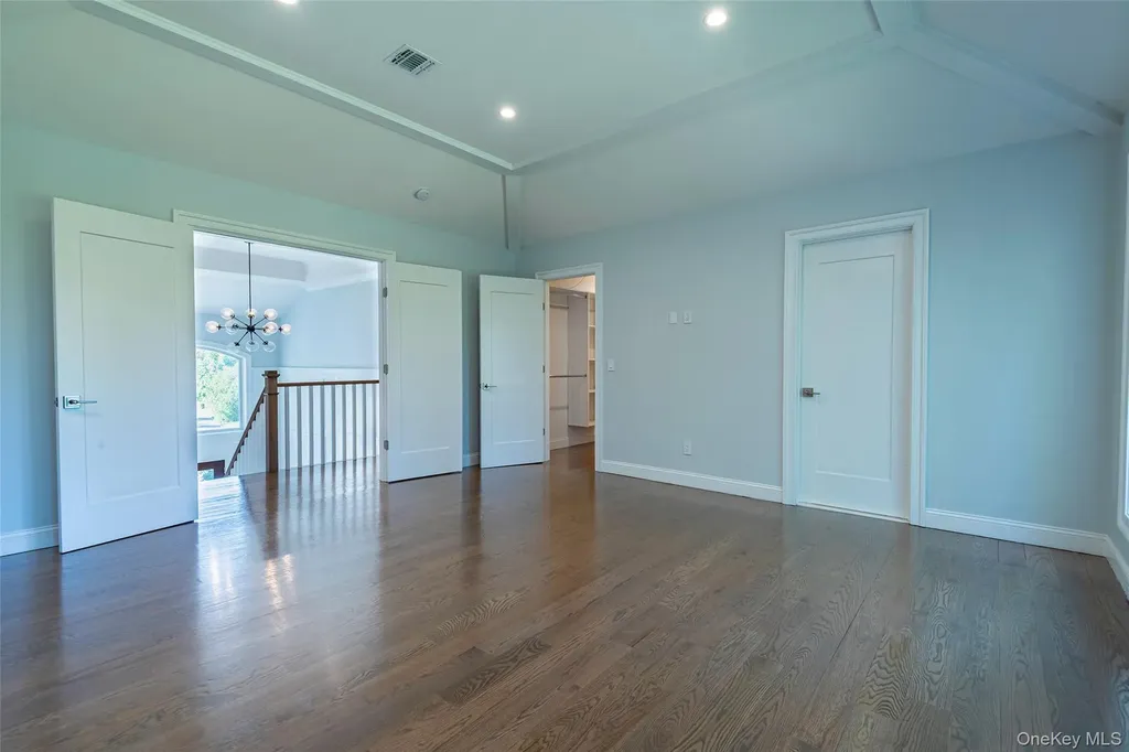 15 Grenfell Drive Great Neck NY 11020