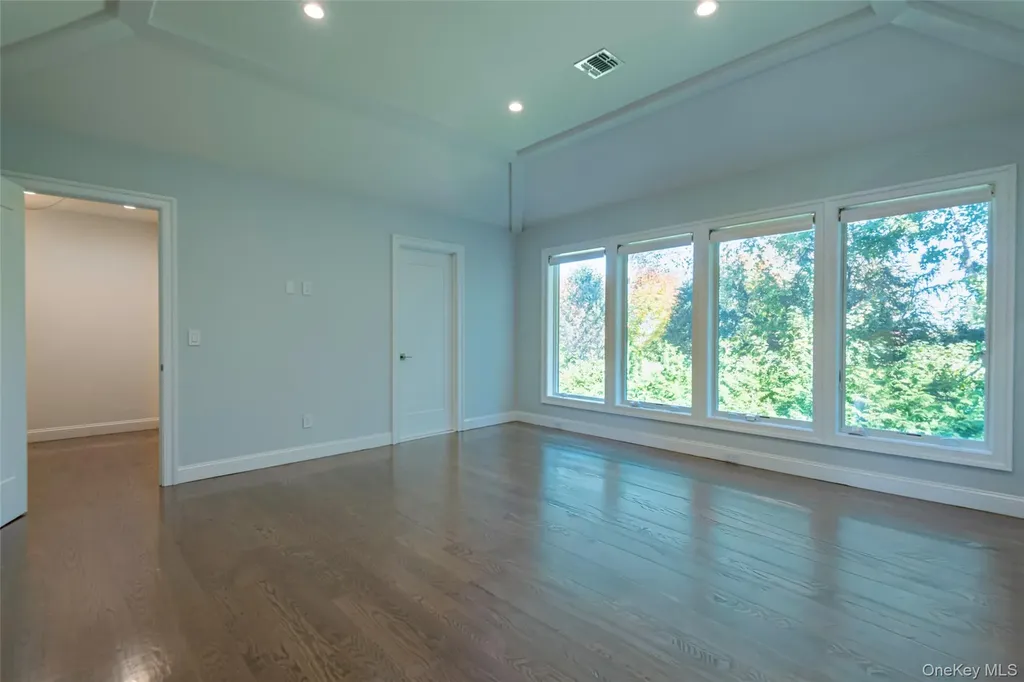 15 Grenfell Drive Great Neck NY 11020
