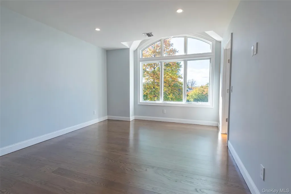 15 Grenfell Drive Great Neck NY 11020
